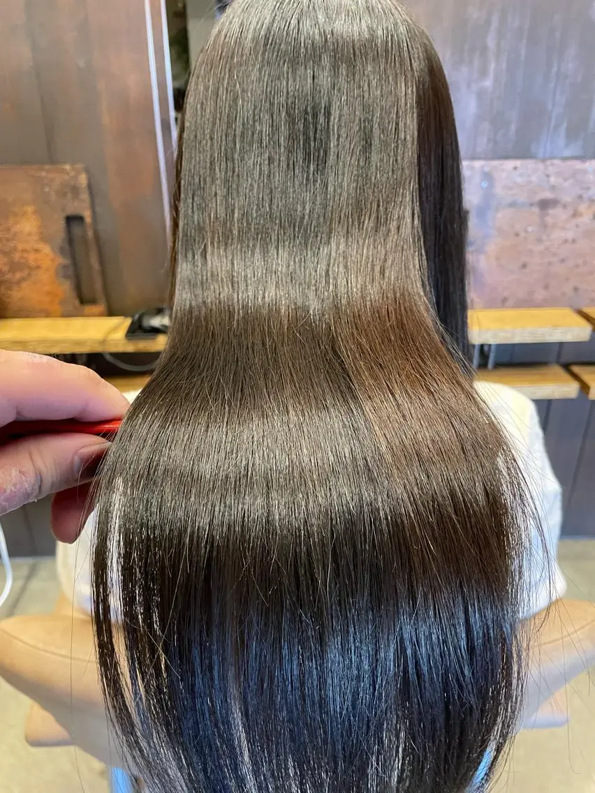 セミロング カット 縮毛矯正 トリートメント 栗原 瑠世のヘアスタイル