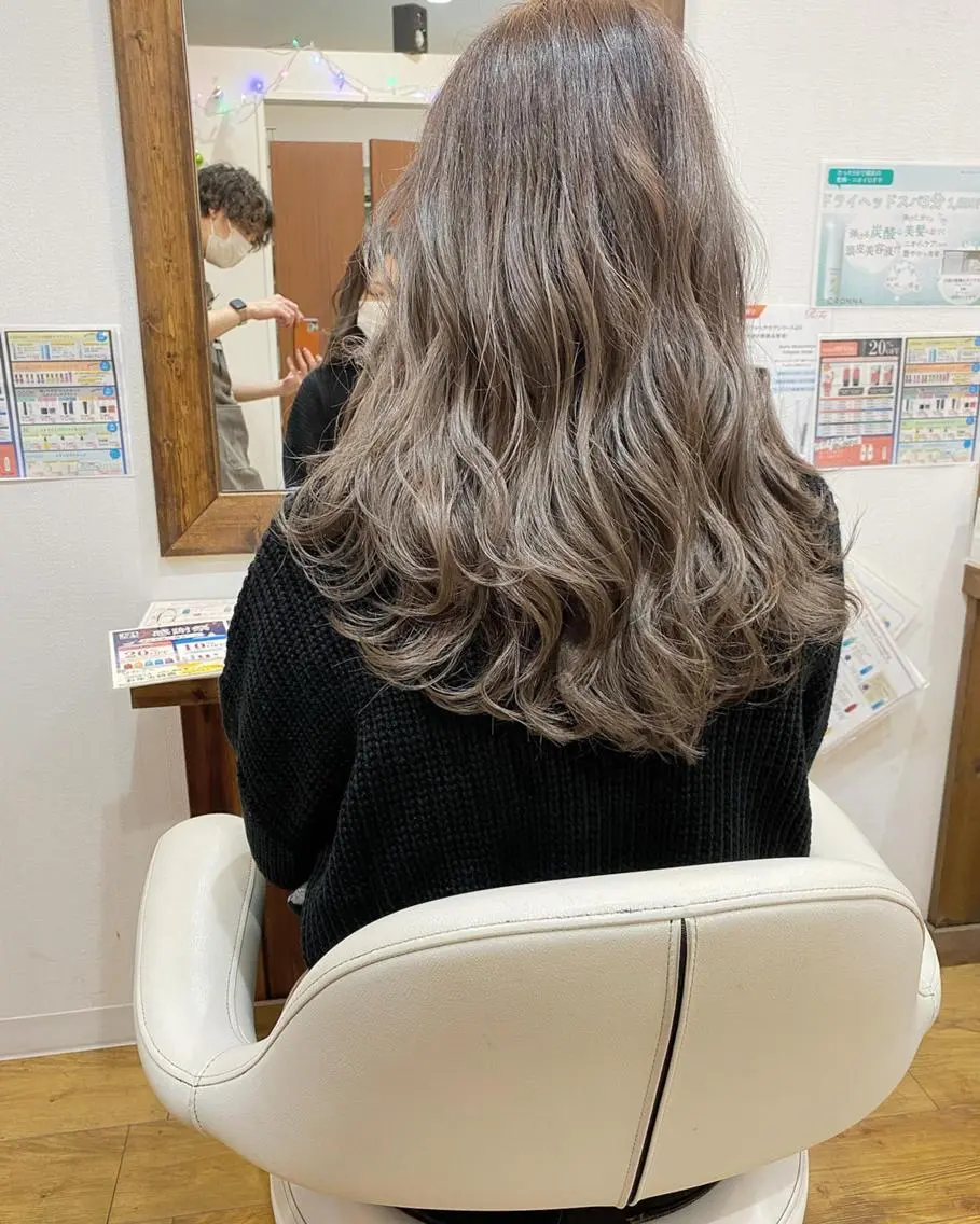 ロング カラー バレイヤージュ ベージュカラー ブリーチ 透明感カラー グラデーションカラー 横浜ブリーチムラ直し ハイトーン/ブリーチのヘアスタイル