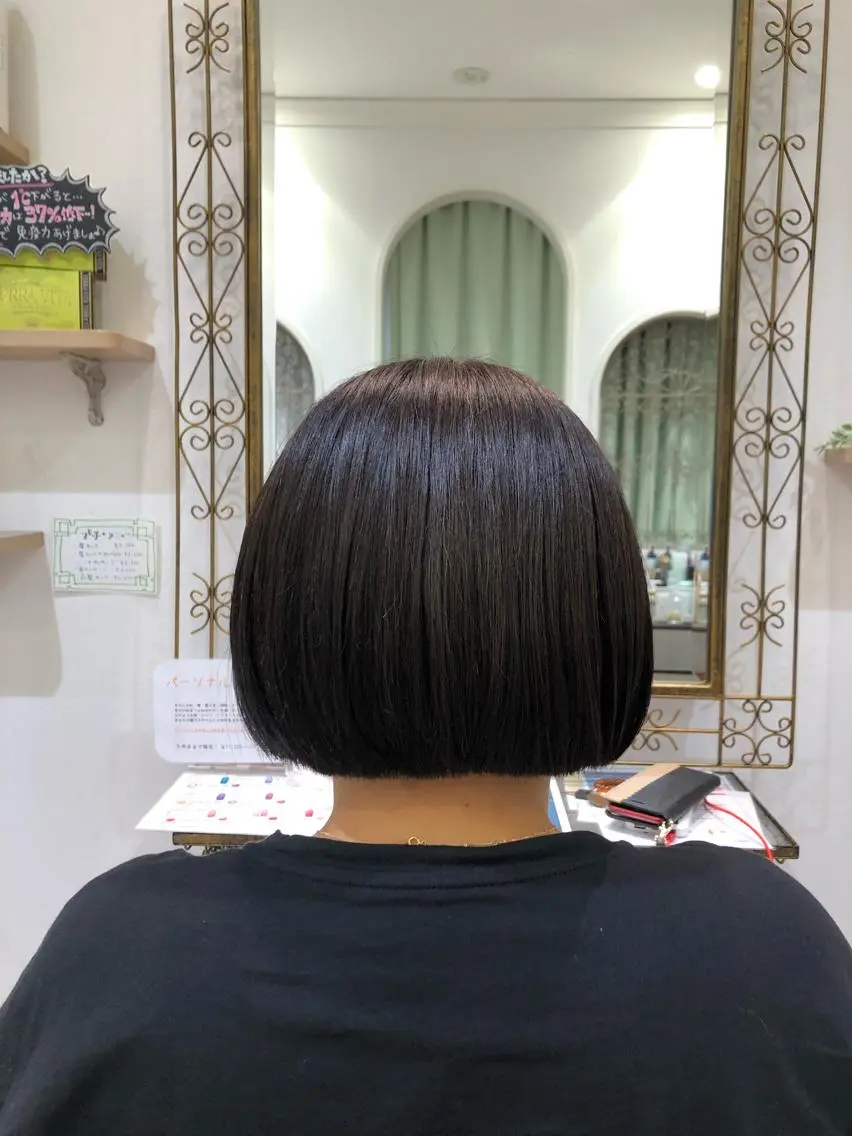 ショート 前下がりボブ ボブ カット ヘアカラー MYA 🤍kanaのヘアスタイル