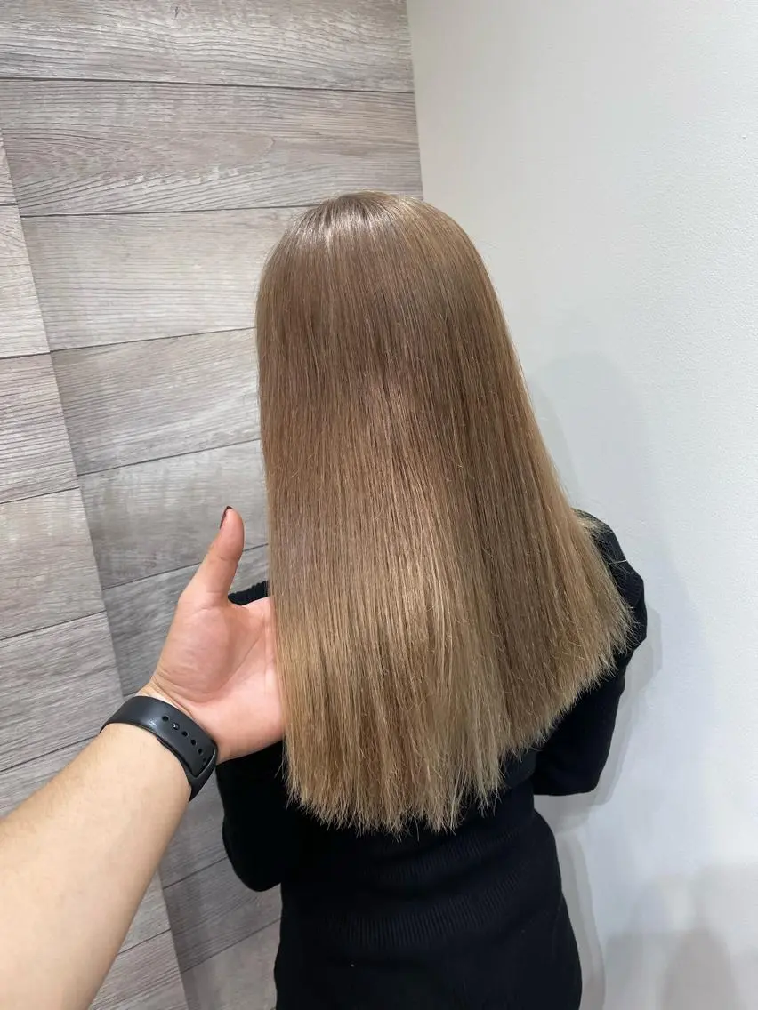 セミロング カラー Assemble YUYAのヘアスタイル