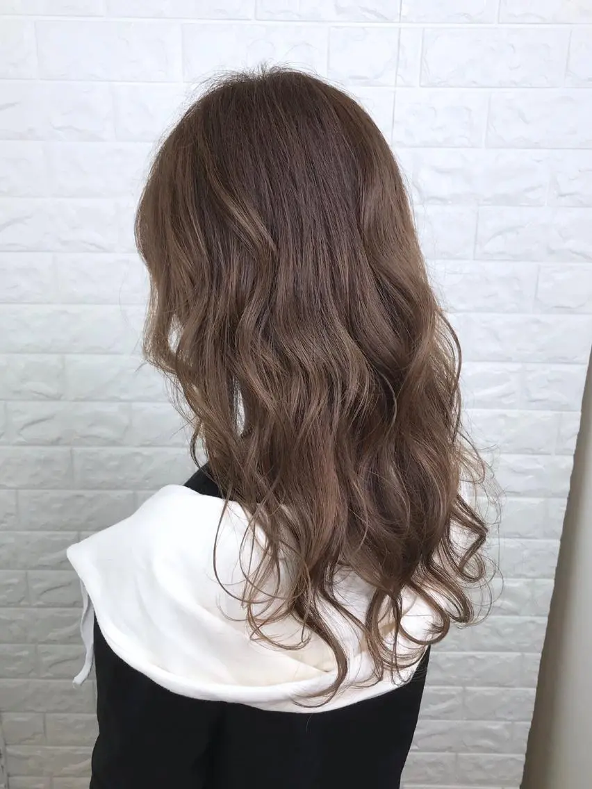 ロング カラー アッシュ ベージュカラー ブリーチ 透明感カラー イルミナカラー 髪質改善縮毛矯正 美容師✂️山崎竜二のヘアスタイル