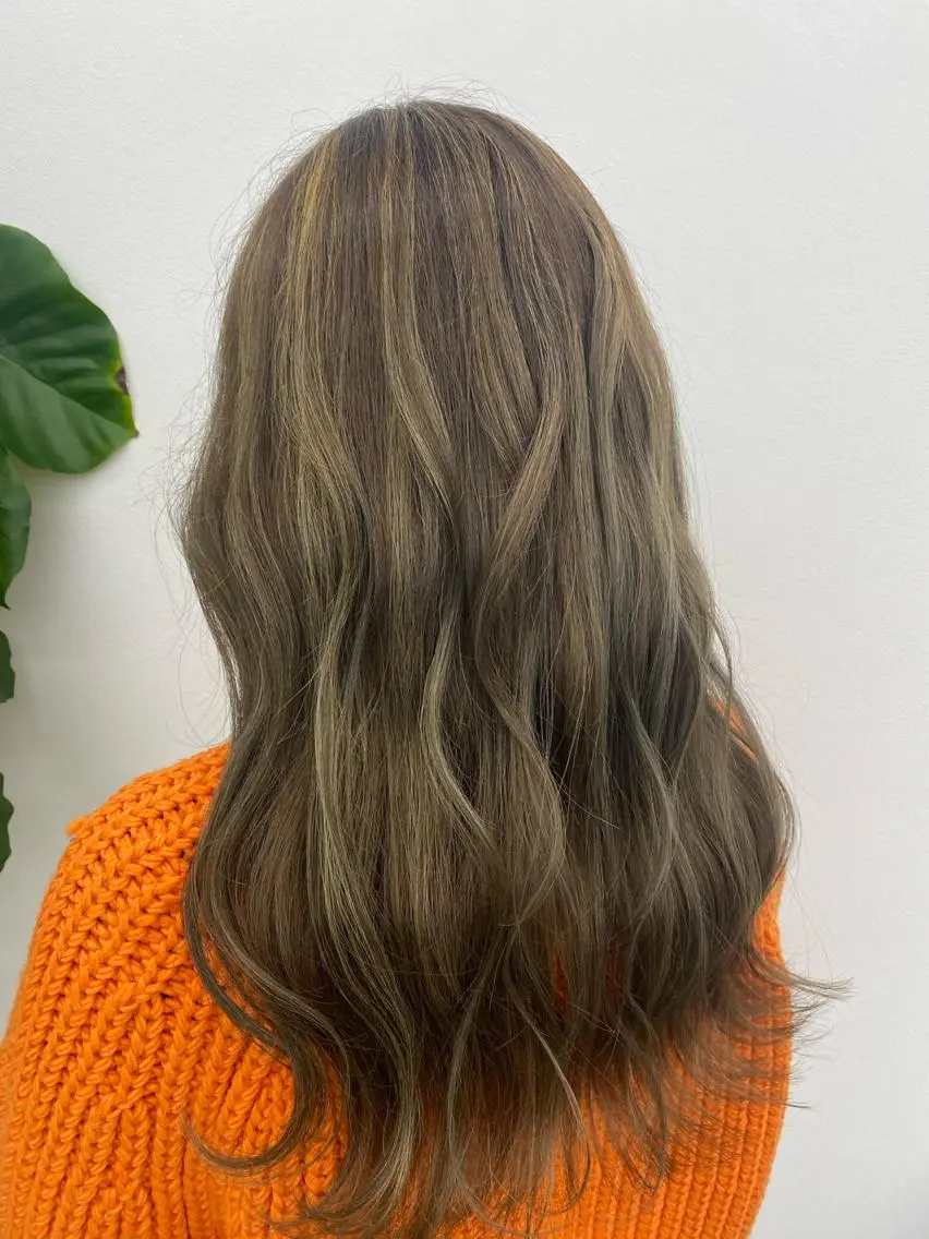 カラー MEMENTO YUZUのヘアスタイル
