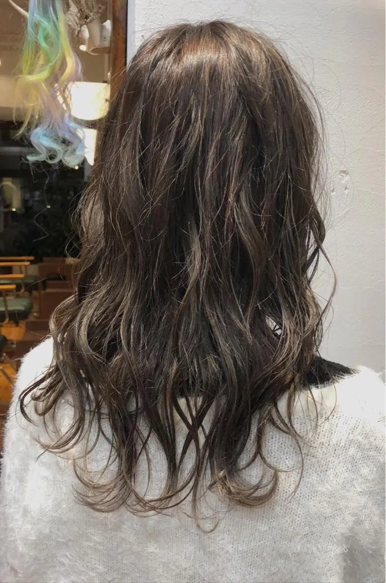 セミロング カラー ベージュカラー ハイライトカラー ハイライト 360°キレイな ショートカットのヘアスタイル
