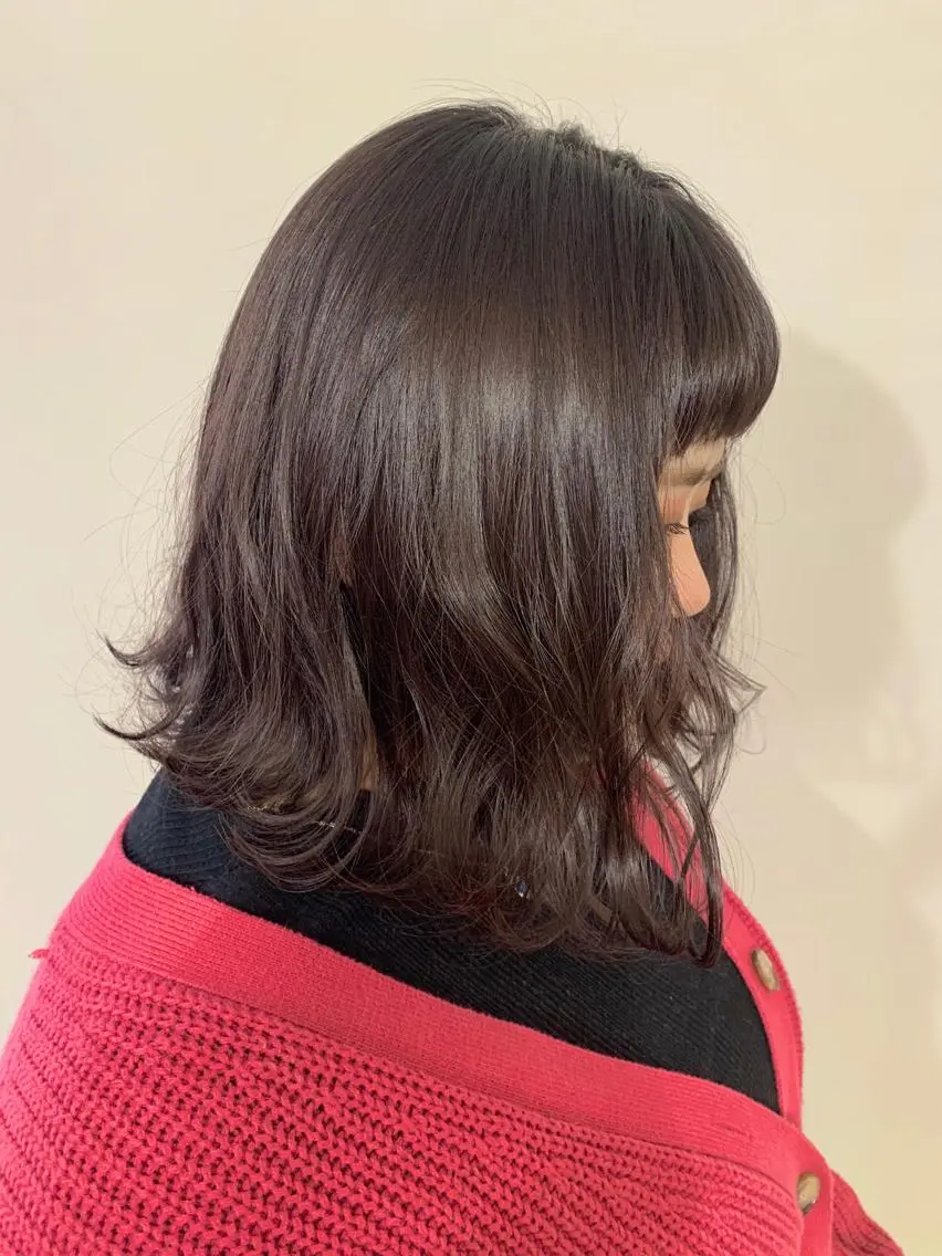 ミディアム カラー パーマ ヘアアレンジ グレージュ パープルカラー パープルグレージュ 加藤 綾華のヘアスタイル