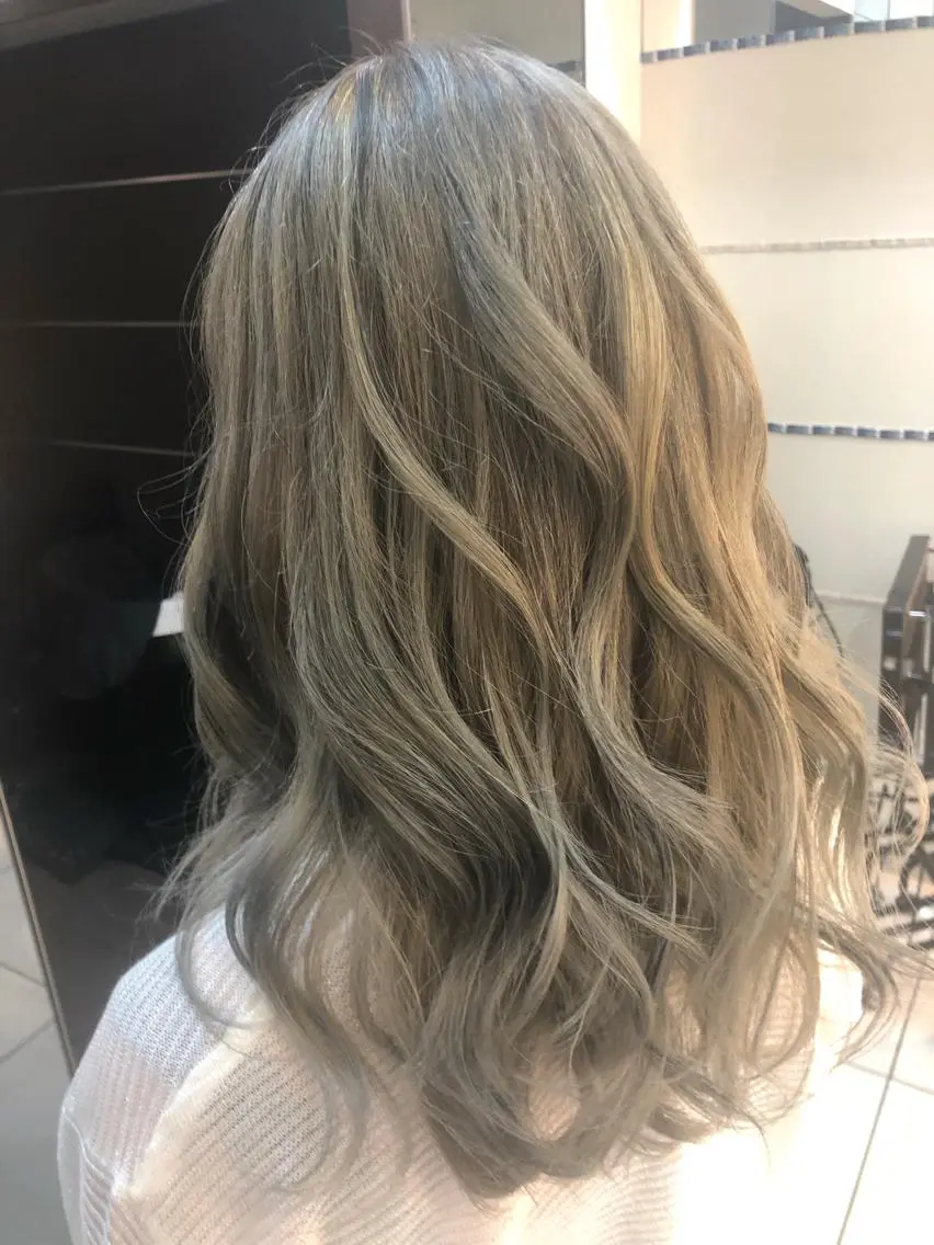 ロング カラー グレージュ ミルクティーグレージュ カット ヘアカラー トリートメント 髪質改善/美髪矯 正ヤマモトハルキのヘアスタイル