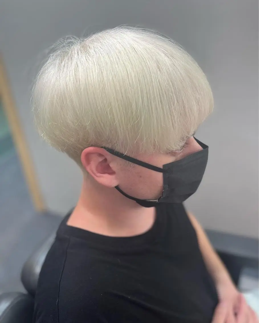 ミディアム カラー アイブロウ アッシュ ブリーチ ケアブリーチ ホワイトアッシュ 眉カラー ヘアカラー ヘアセット 溝部裕太Hair salon808代表のヘアスタイル