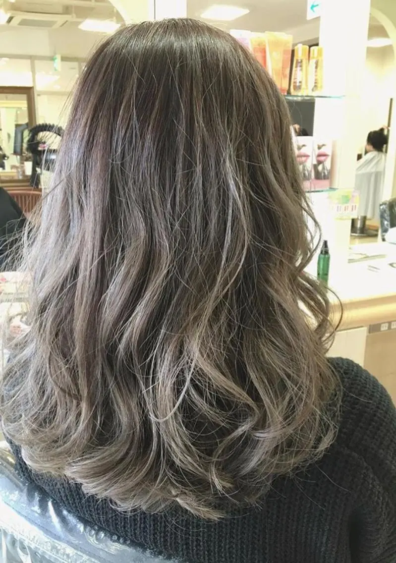 セミロング カラー 透明感カラー グレージュ ヘアカラー 千葉 好未のヘアスタイル