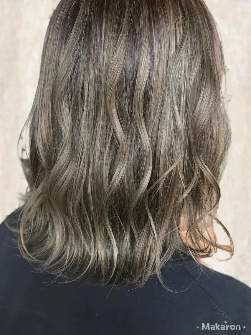 ミディアム カラー バレイヤージュ ベージュカラー ケアカラー オリーブベージュ レイヤーカット hair works raptureのヘアスタイル