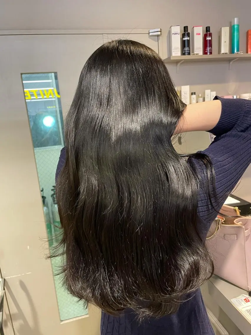 セミロング カラー 抜け感レイヤー︴ ニュアンスカラーのヘアスタイル
