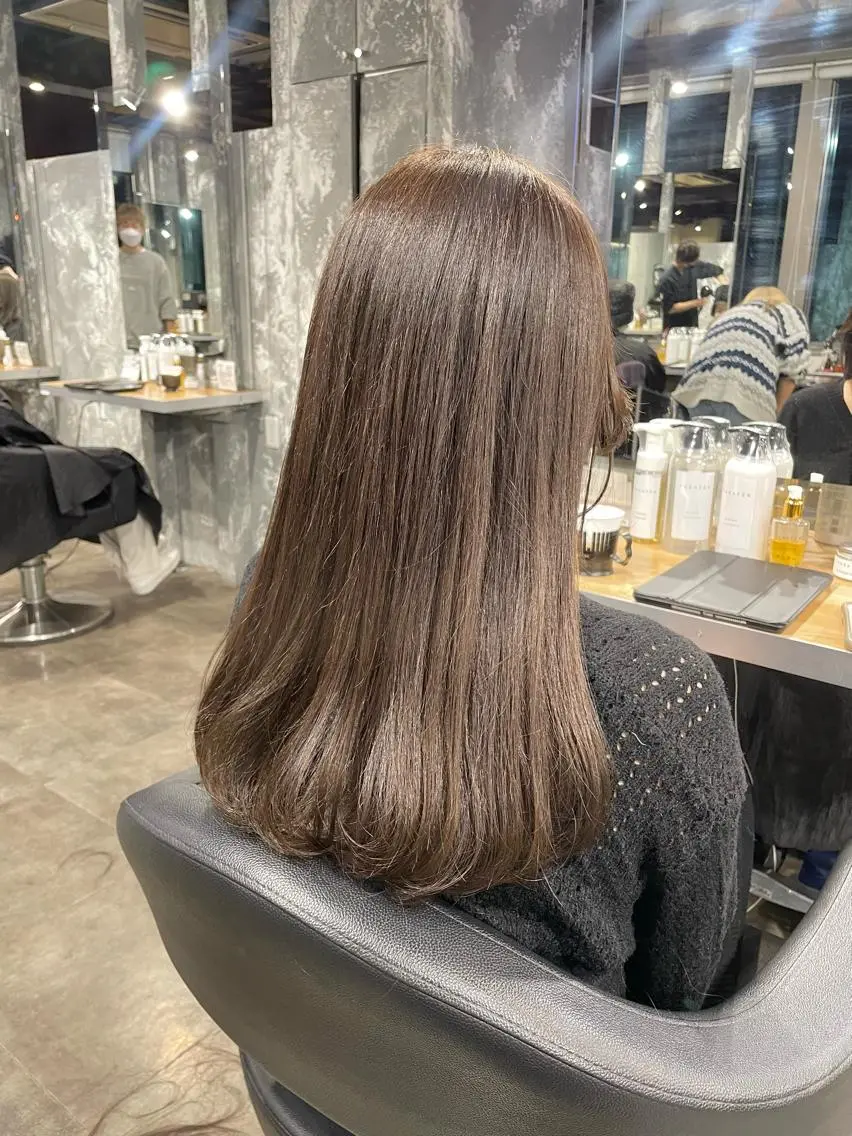ロング カラー パーマ ヘアアレンジ メンズ キッズ ネイル マツエク・マツパ アイブロウ ヘアカラー トリートメント ヘッドスパ 透明感カラー・レイヤ ー🎀amika🎀のヘアスタイル