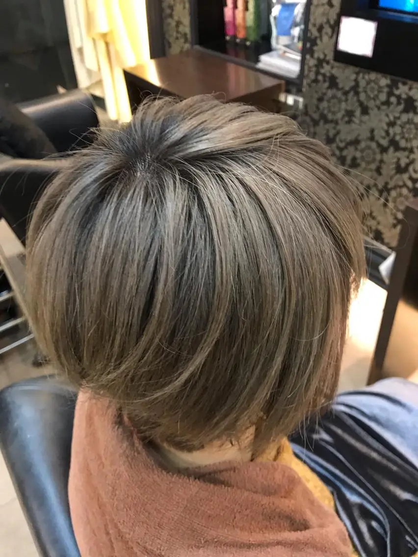 ショート カラー ブリーチ グレージュ 溝口 和弘のヘアスタイル