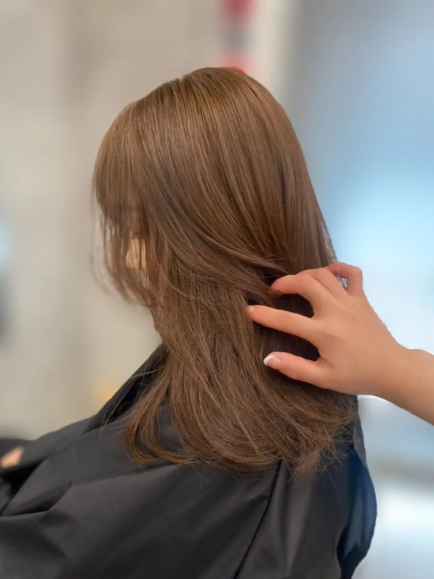 ミディアム カラー ヘアアレンジ ベージュカラー ブリーチ 透明感カラー ヘーゼル ブリーチなしカラー mina 🌷のヘアスタイル
