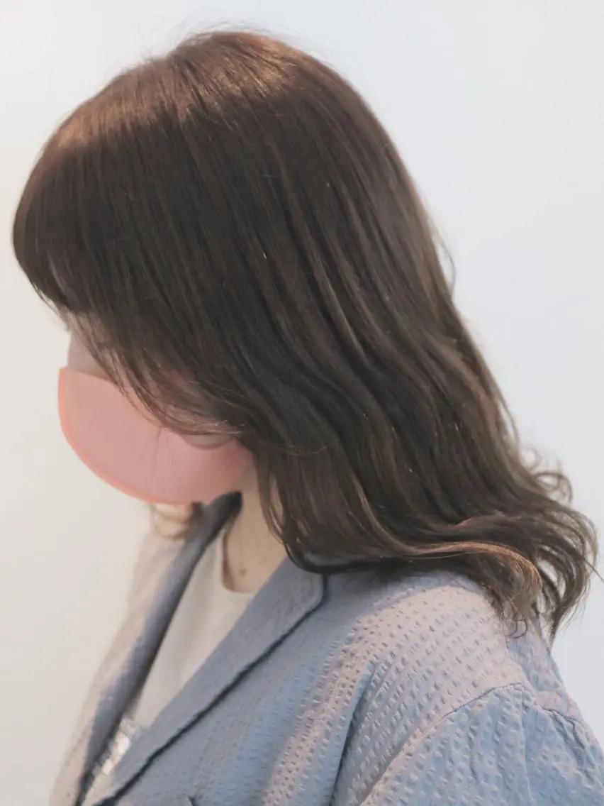 セミロング カラー ベージュカラー 岩戸 新のヘアスタイル