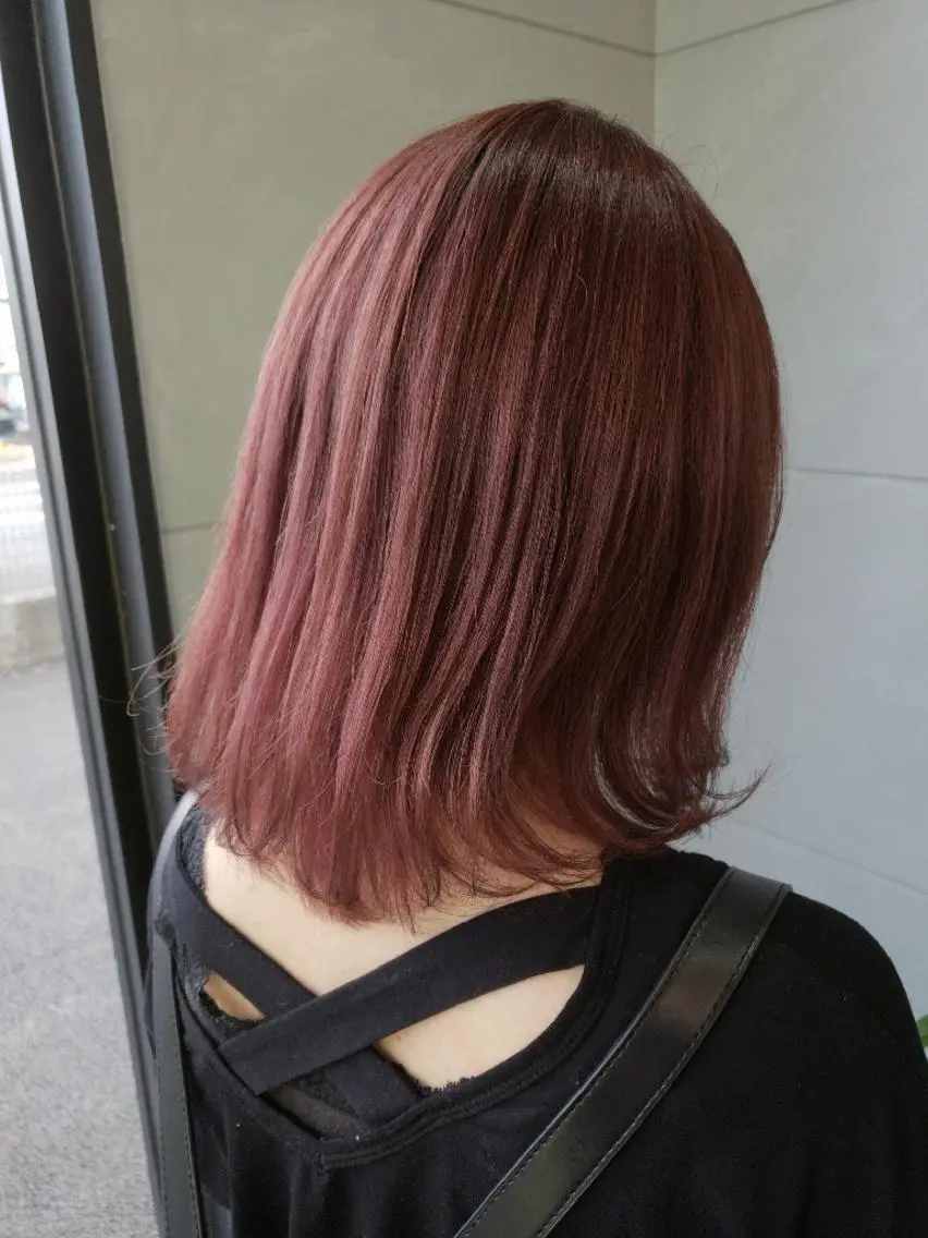 ミディアム ピンクブラウン nao 艶カラー・髪質改善のヘアスタイル