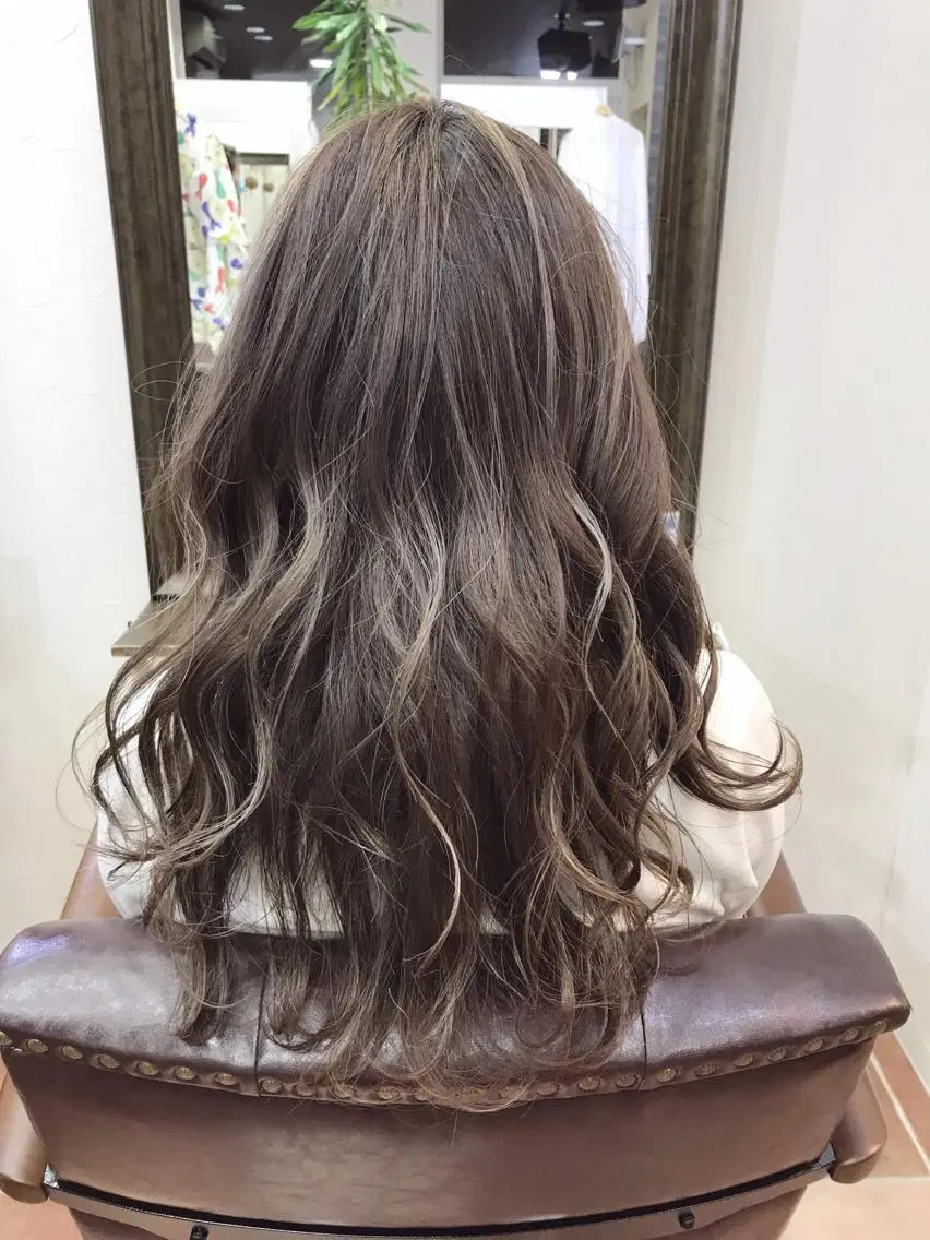 セミロング 大澤 唯のヘアスタイル
