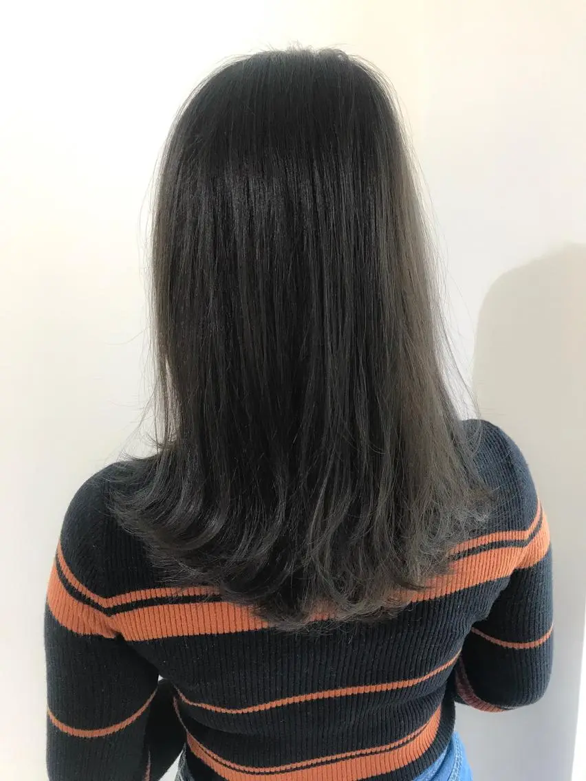 セミロング アッシュ 💫カットはなんでも 得意です✂️のヘアスタイル