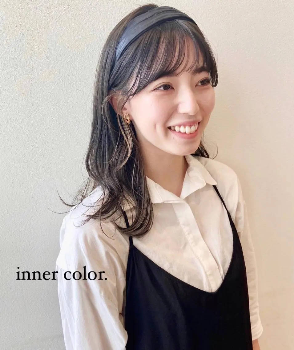 セミロング カラー ベージュカラー グレージュ インナーカラー 木下 奈々のヘアスタイル