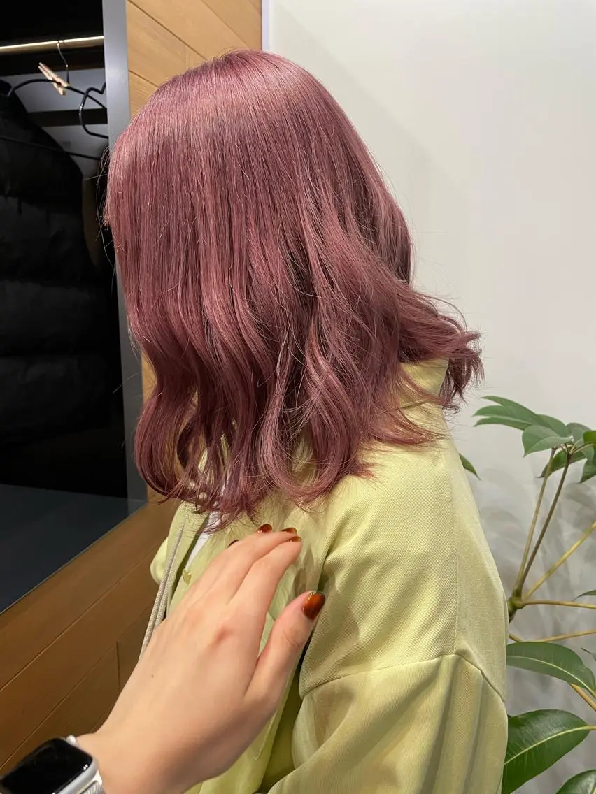 カラー ブリーチ ピンクカラー ミルクティー× グレージュMOMOのヘアスタイル