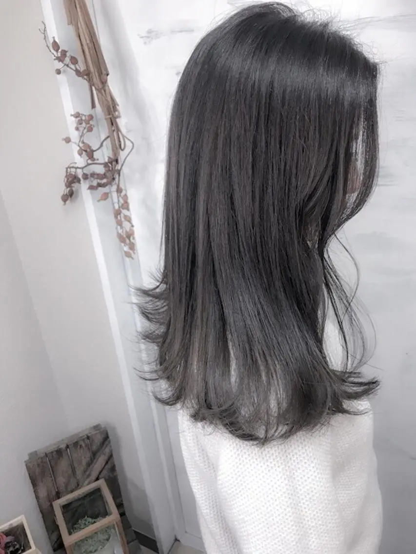 ミディアム カラー アディクシーカラー 黒髪 ブルーカラー ブルージュ 透明感カラー ヘアカラー BOX mico.のヘアスタイル