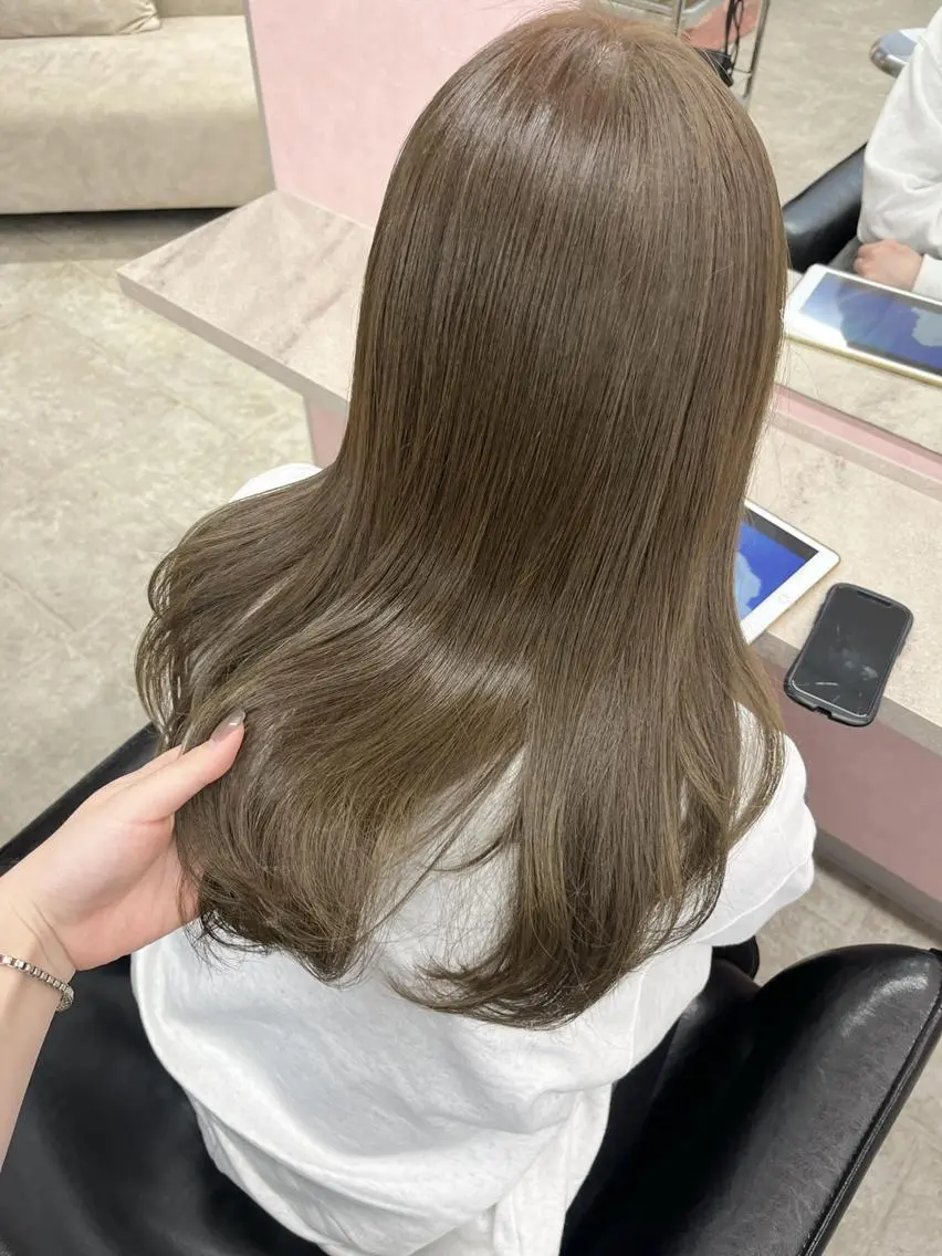 ミディアム カット ヘアカラー トリートメント MATTY azusaのヘアスタイル