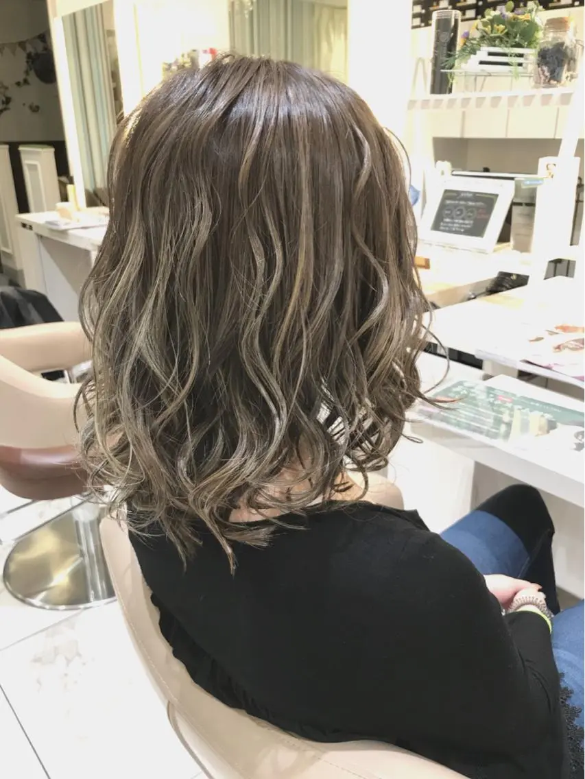 ミディアム カラー ブリーチ ケアブリーチ 透明感カラー グレージュ ハイライトカラー カット ヘアカラー 山崎俊輔/髪質改善 /バレイヤージュのヘアスタイル