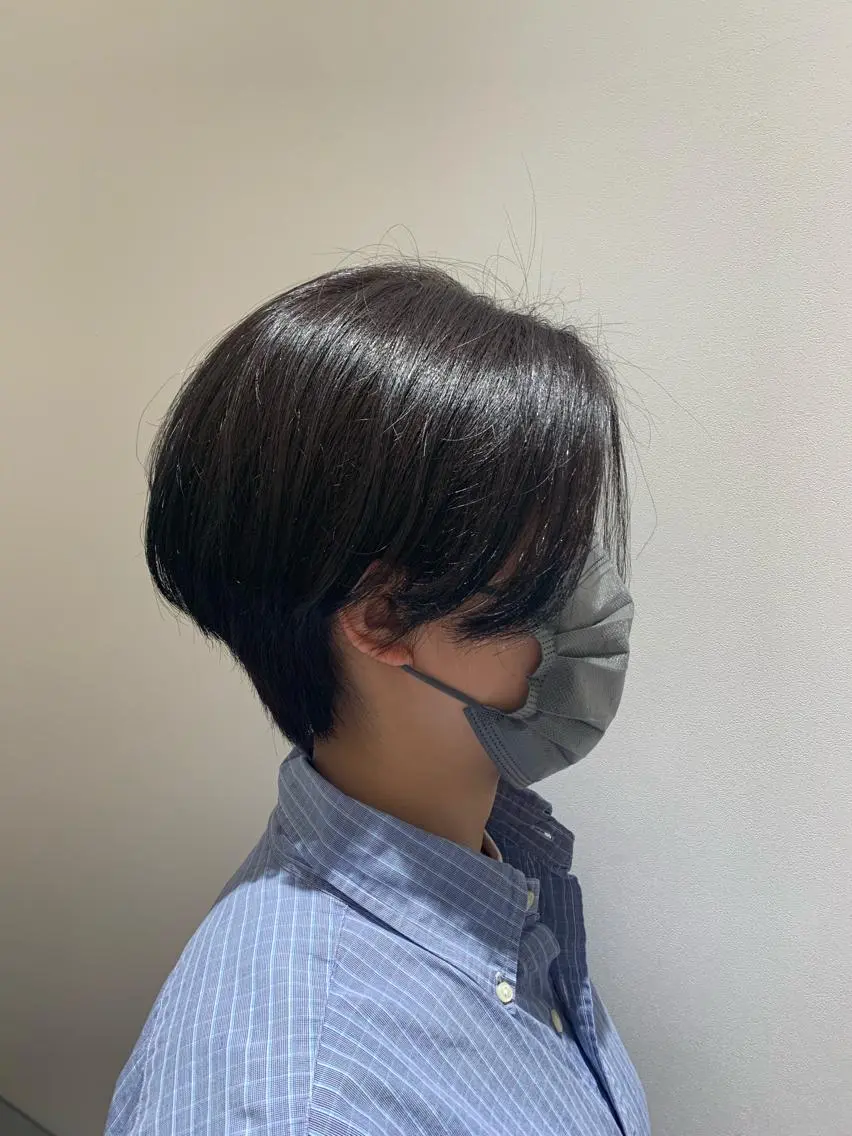 ショート カラー 透明感カラー カット ヘアカラー トリートメント 若狭 彩花のヘアスタイル
