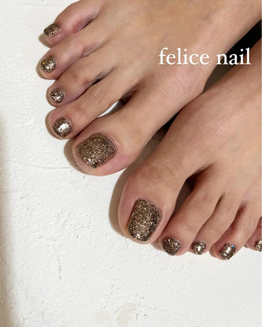 ネイル ブラウン フットネイル ラメ(グリッター) ワンカラーネイル felice nailのネイルデザイン