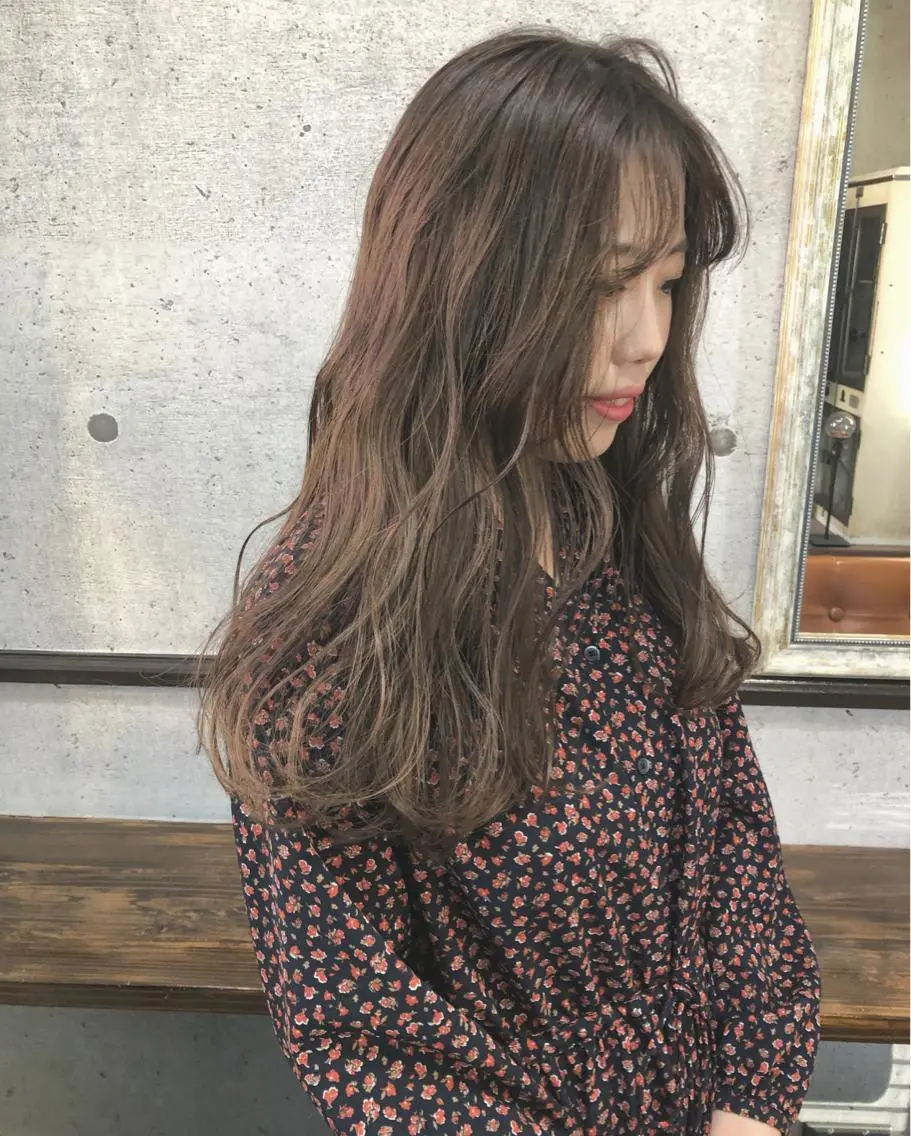 ロング カラー ベージュカラー ロング ヘアカラー トリートメント 江原 彩華のヘアスタイル