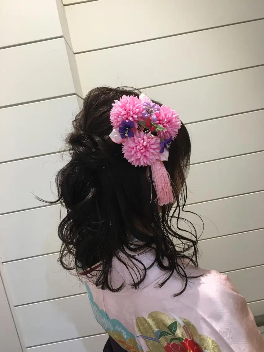 セミロング カラー ヘアアレンジ 卒業式のヘアスタイル 鍵山 千秋のヘアスタイル