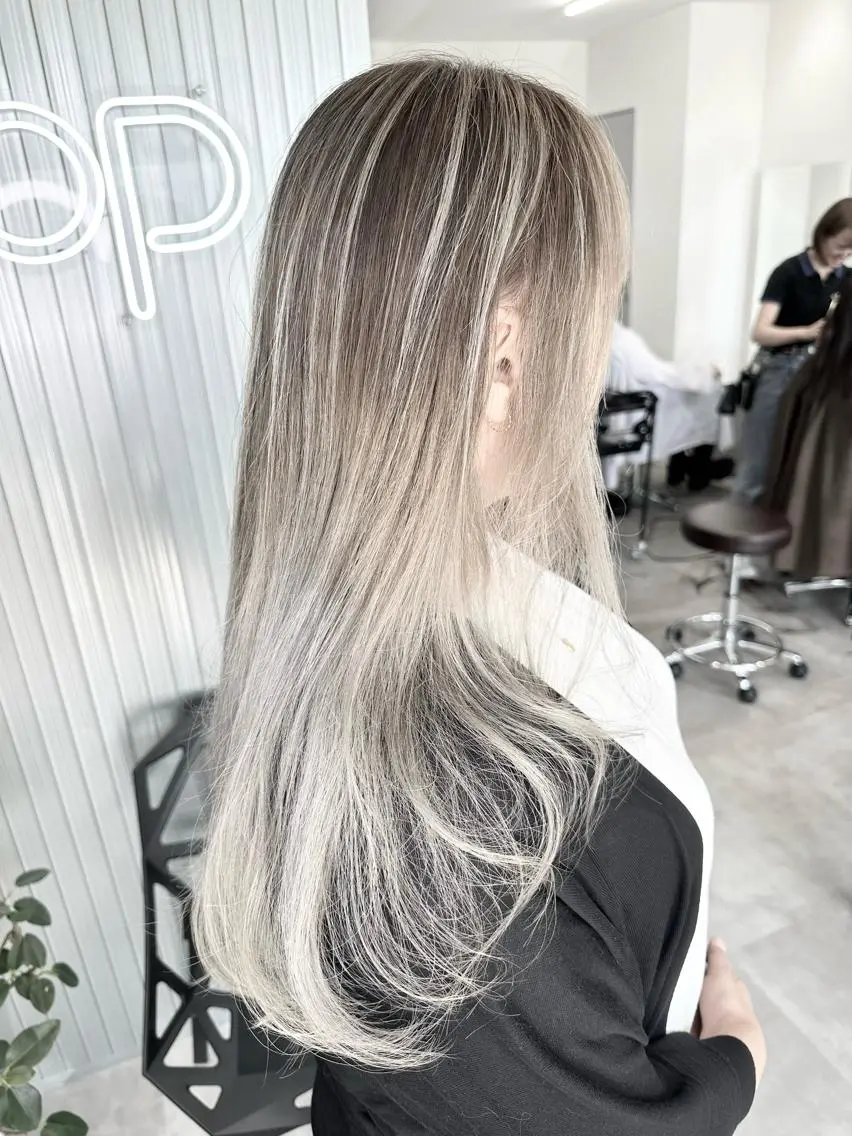 ロング カラー バレイヤージュ レイヤーカット ヘアカラー LOOP hairのヘアスタイル