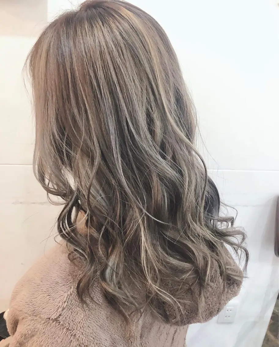 ロング カット ヘアカラー トリートメント 吉田 典弘のヘアスタイル