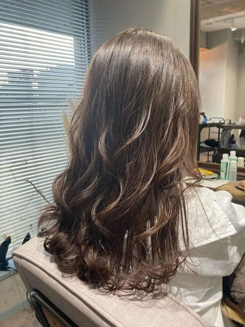 ロング カラー アディクシーカラー 髪質改善 トリートメント 浅野 順一のヘアスタイル
