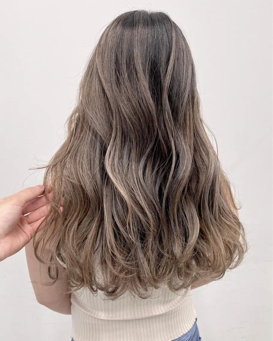 セミロング カラー ヘアアレンジ 【公式】amble luxe池袋東口🩷のヘアスタイル