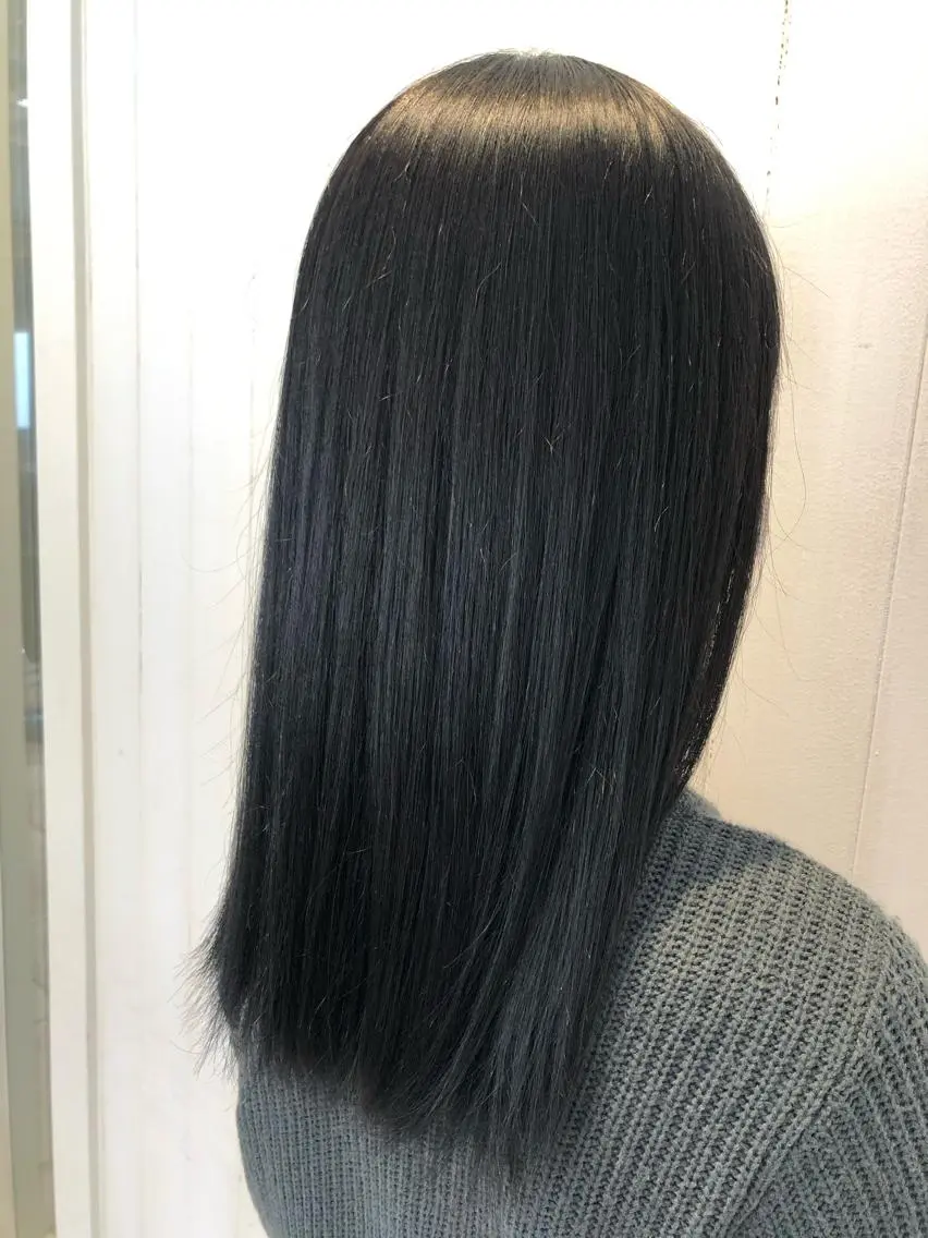 ミディアム カラー 黒髪 ブルーカラー ブルーブラック 川口髪質改善ウルトワ 🌈毛島健樹🌈のヘアスタイル