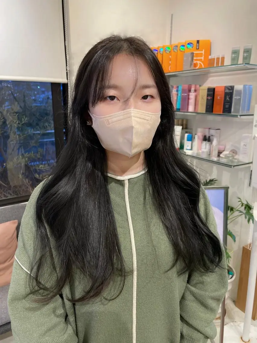 ロング カラー 黒髪 ブルーカラー ブルーブラック 韓国風ヘア ヘアカラー 野田 カレンのヘアスタイル