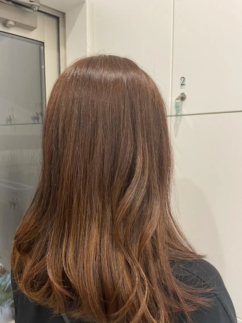 ロング カラー ブラウンカラー オレンジ オレンジブラウン 中根 麻友香のヘアスタイル