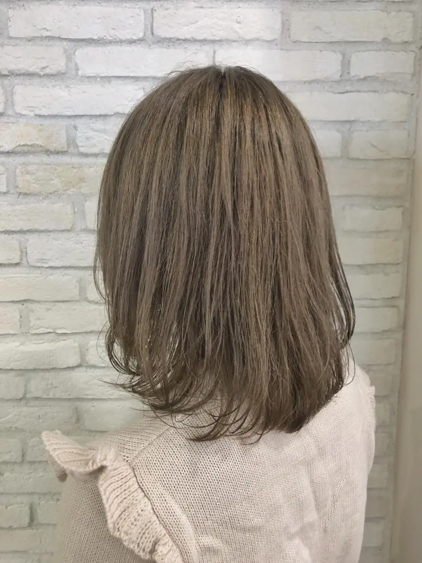 ミディアム カラー アッシュ ミルクティーアッシュ 大平 美沙のヘアスタイル