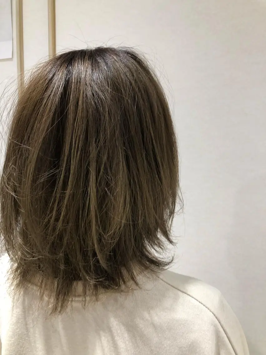 ミディアム カラー 芝田 望優のヘアスタイル
