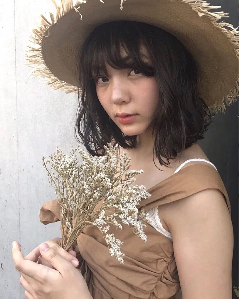 ミディアム 緑川 瑞穂のヘアスタイル
