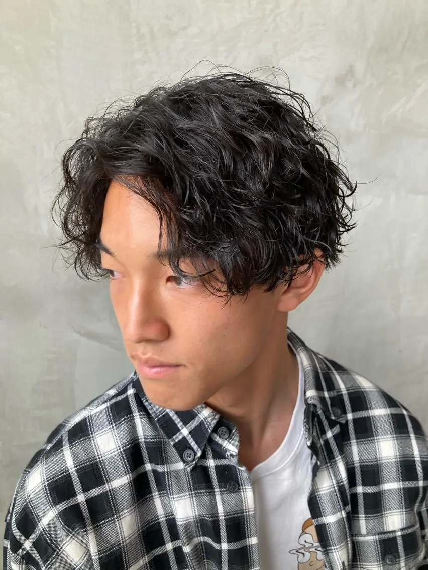 ショート パーマ メンズ センターパート 波巻きパーマ カット パーマ トリートメント 波巻きスパイラルパー マ/シャドウパーマ駿のヘアスタイル