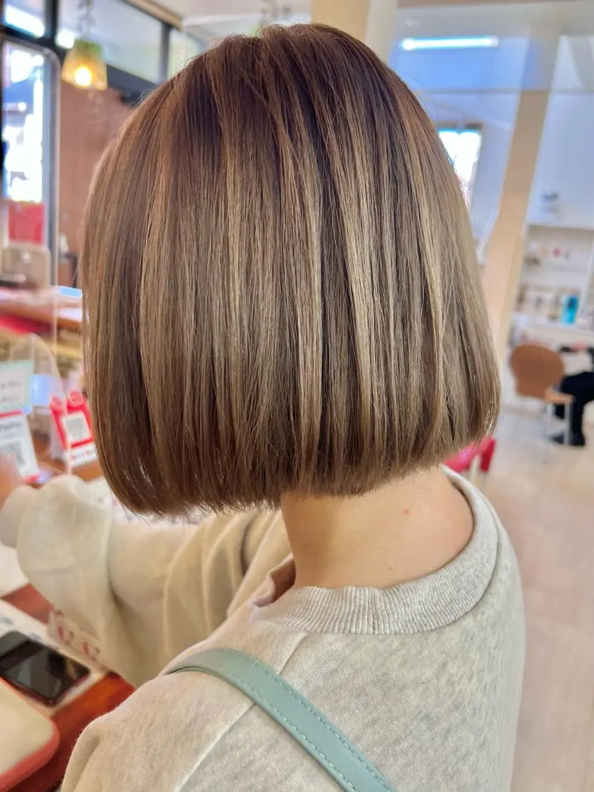ショート カラー ベージュカラー ボブ カット ヘアカラー 黒崎 美乃里のヘアスタイル