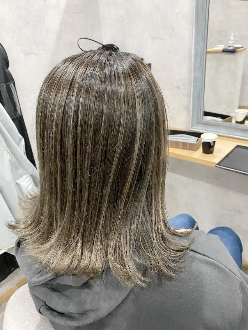 ミディアム ヘアカラー トリートメント ROI 【ロイ】のヘアスタイル