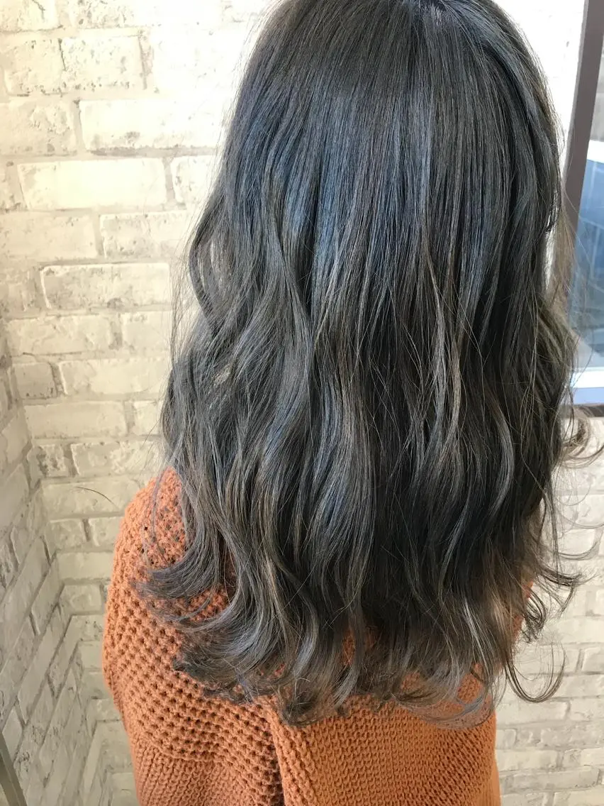 ロング カラー アッシュ ブリーチ グラデーションカラー カット ヘアカラー Oopsレイヤー 加藤澄都のヘアスタイル