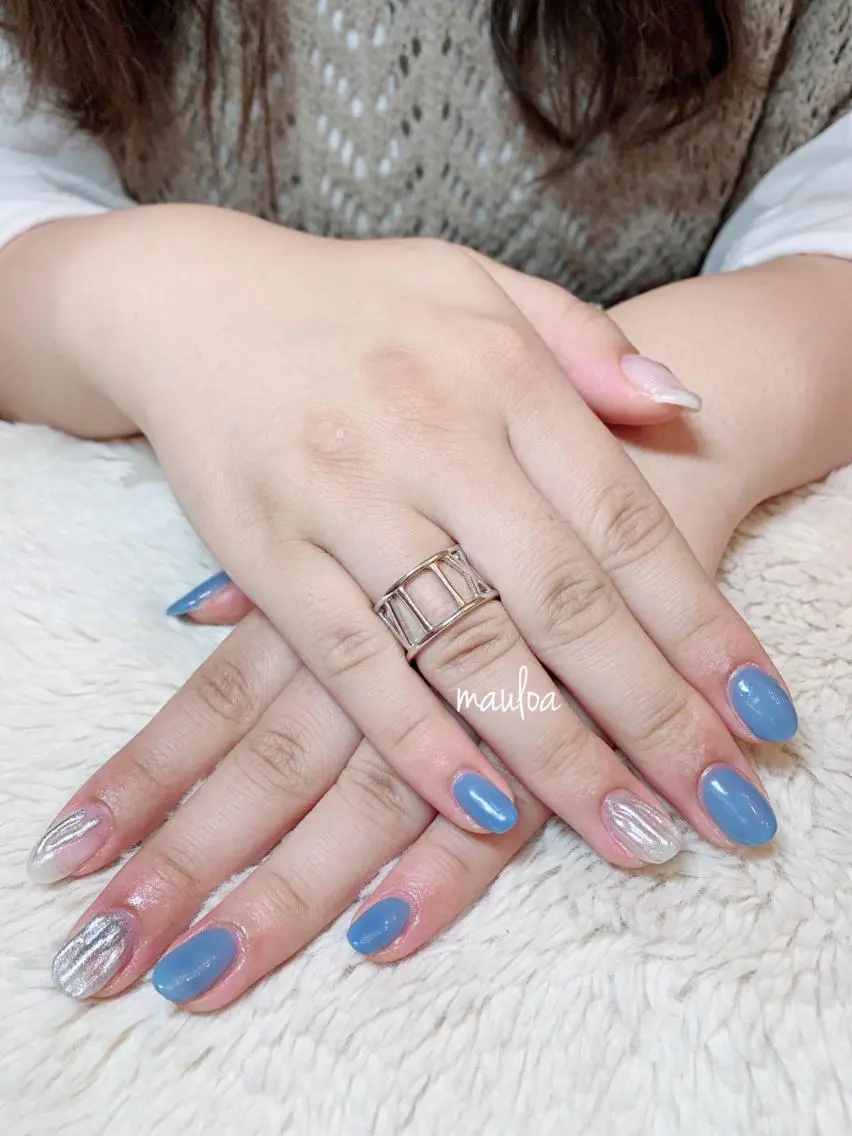 ネイル ブルー ニュアンスネイル シルバー pipi ..のネイルデザイン