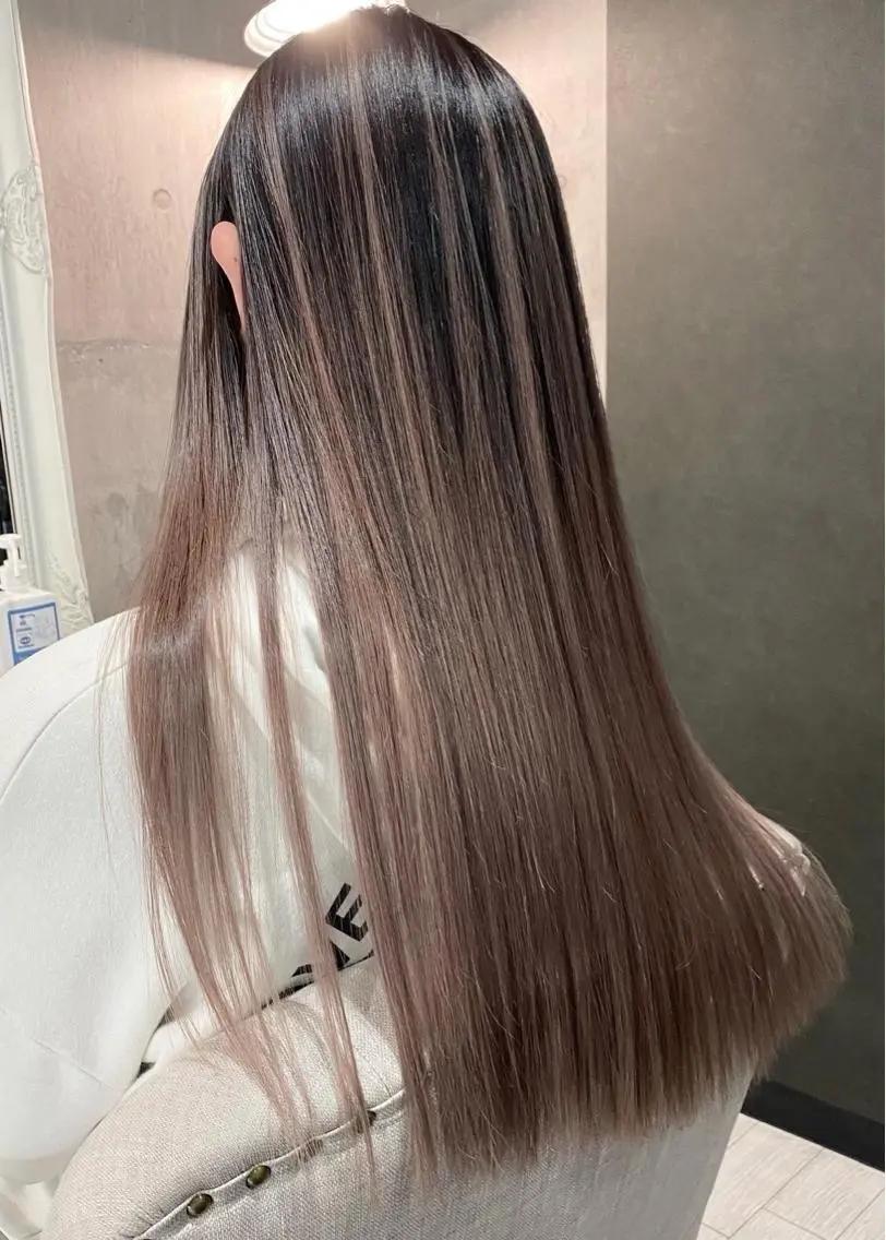ロング ハイライト 髪質改善 レイヤーカット 縮毛矯正 Mika XELVEのヘアスタイル