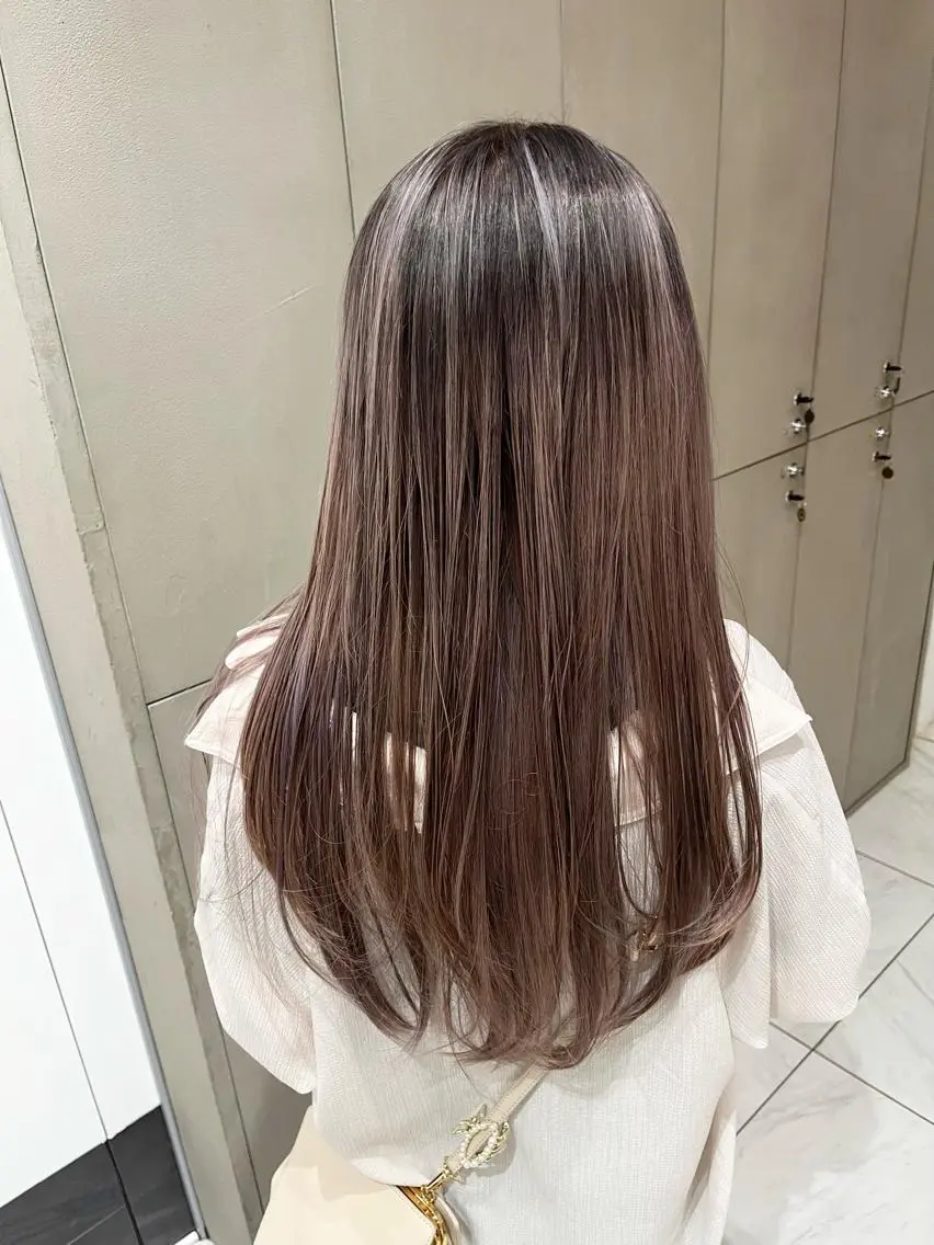 ロング カラー バレイヤージュ レイヤーカット ヘアカラー 米山 莉緒のヘアスタイル