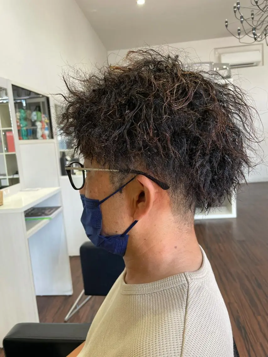 ショート メンズ メンズブリーチ フェードカット メンズハイライト メンズインナーカラー マッシュ シンヤヘアーズ 泉大津本店のヘアスタイル