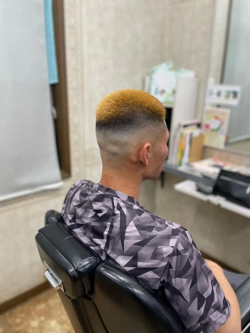 ショート メンズ 海老原 コウのヘアスタイル
