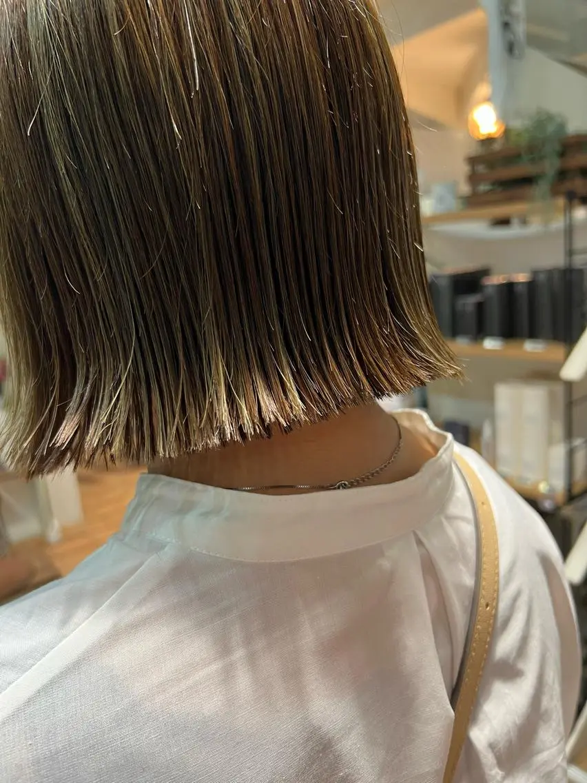 ミディアム 切りっぱなしボブ ボブ カット インナーカラー♡ Nanakoのヘアスタイル