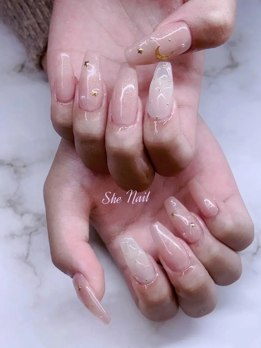 ネイル チークネイル 長さ出し シンプルネイル ネイルチップ ハンドネイル ISA_ BELLAのネイルデザイン
